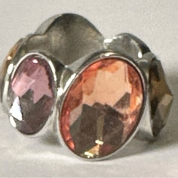 Absolutely Stunning RARE Vera Wang Silver toned Ring With Gemstones Signed Desc* - Picture 2 of 12
